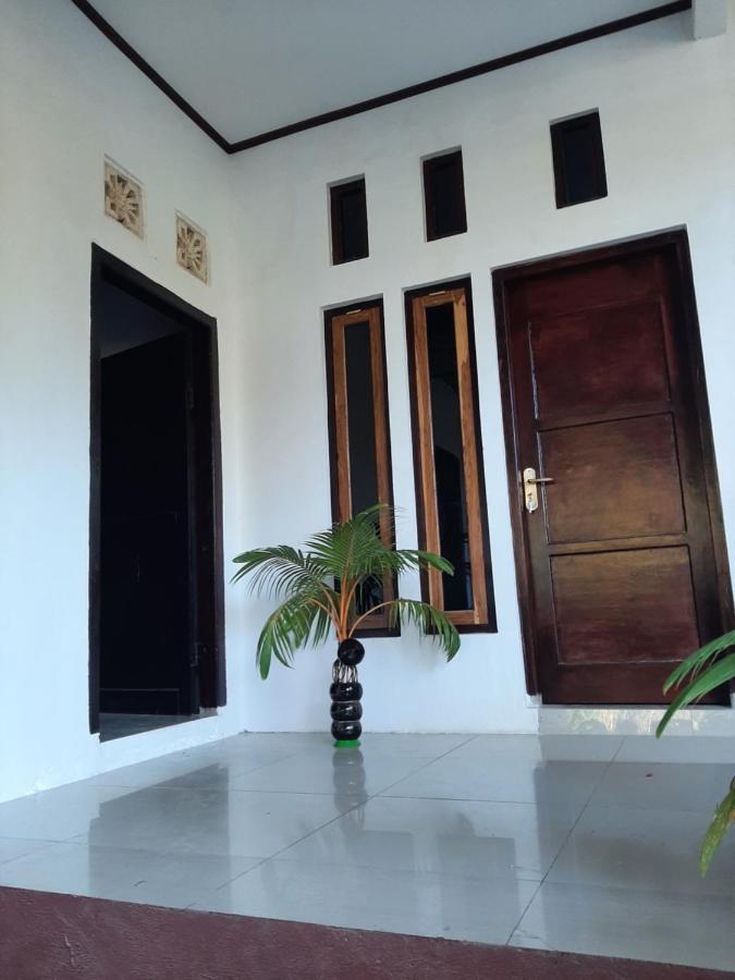 Riung Tiga Empat Tujuh Guesthouse Eksteriør bilde