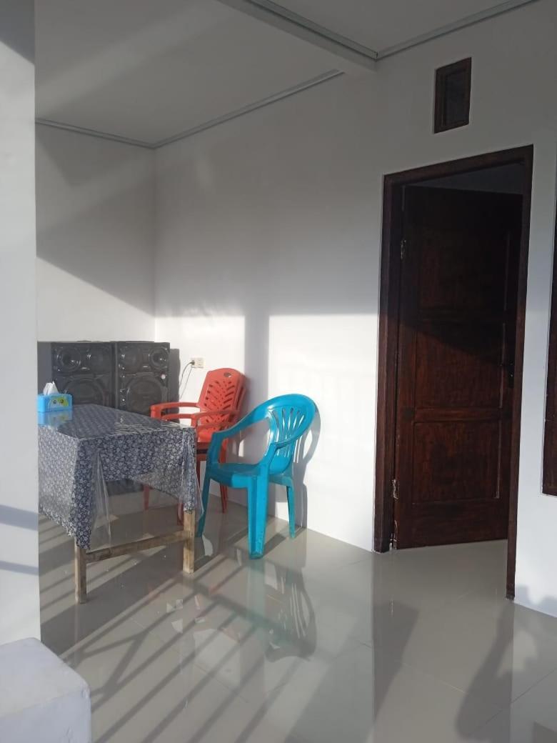 Riung Tiga Empat Tujuh Guesthouse Eksteriør bilde