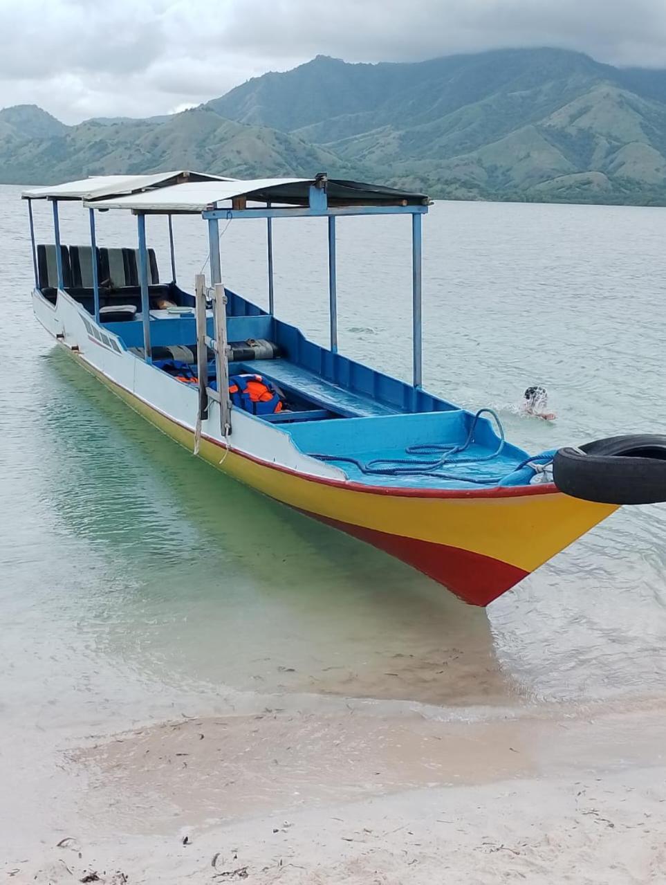 Riung Tiga Empat Tujuh Guesthouse Eksteriør bilde